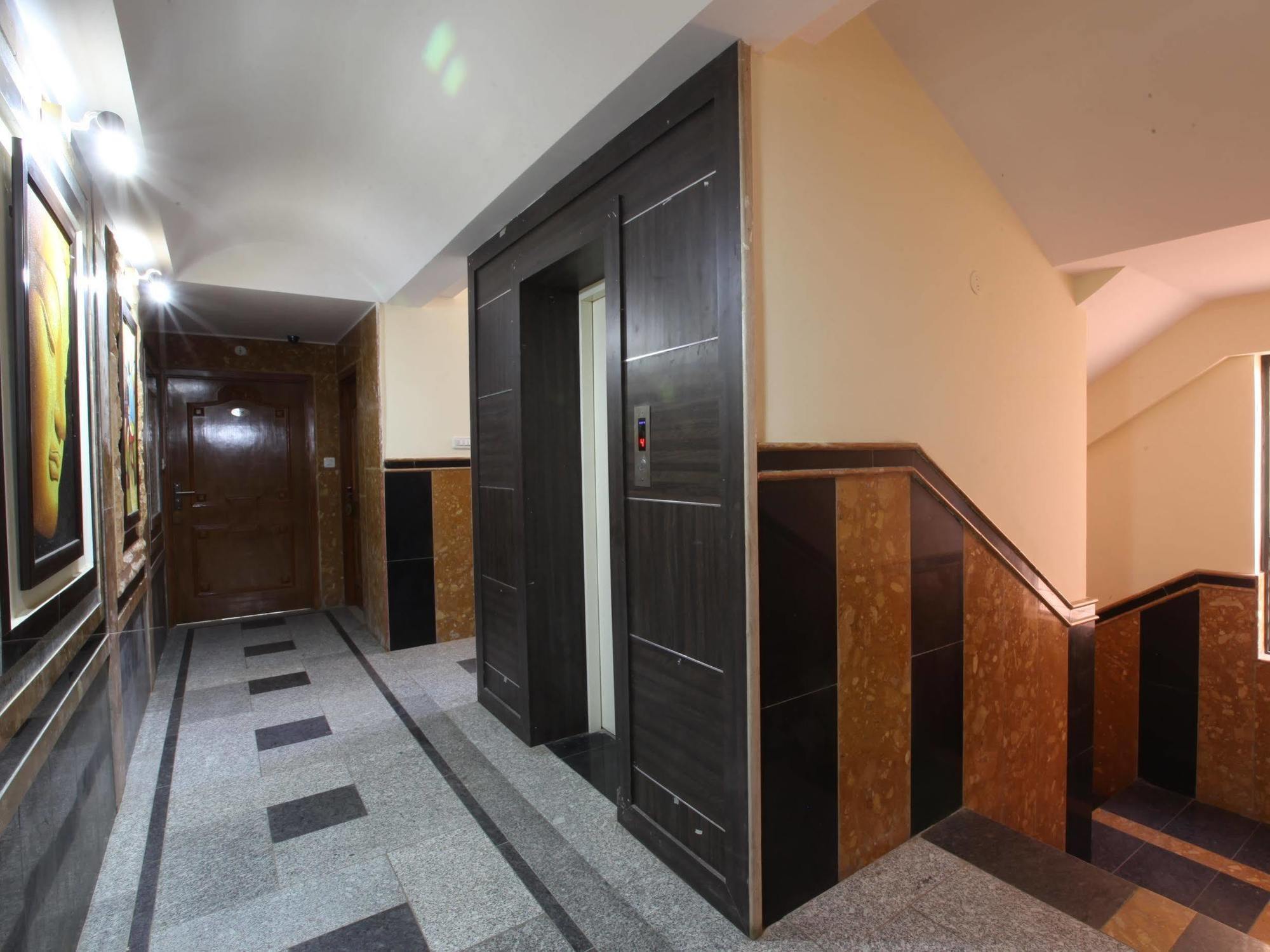 Treebo Trend Woodsvilla Suites Bapu Nagar ジャイプール エクステリア 写真